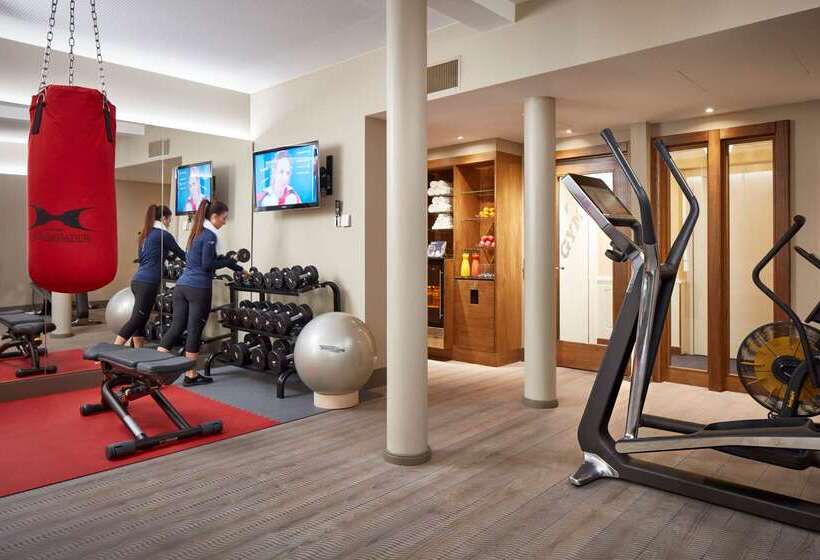 Отель Schweizerhof Zurich