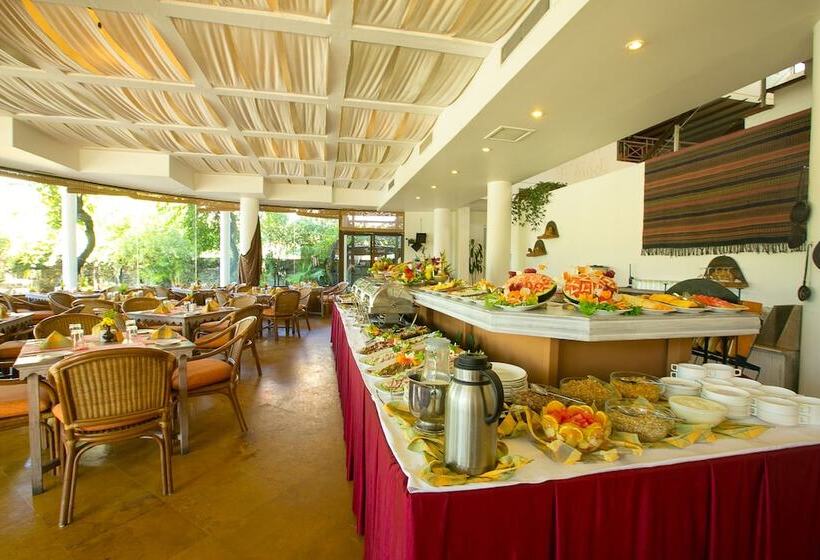 酒店 Shangri La Village Resort