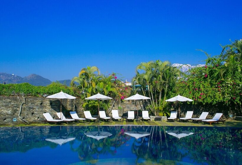 酒店 Shangri La Village Resort