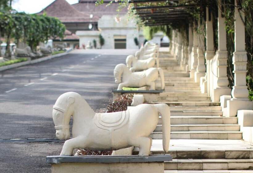 호텔 Mustika Yogyakarta Resort & Spa