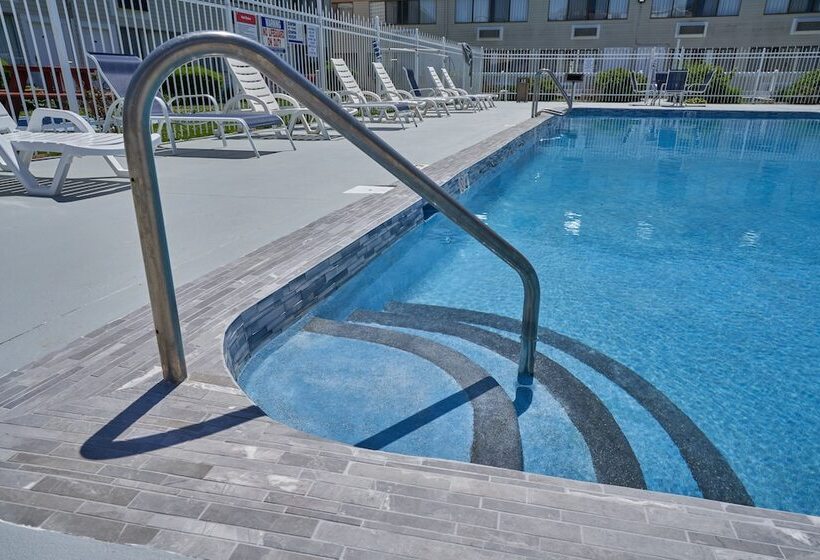 酒店 Admiralty Inn & Suites   A Red Collection