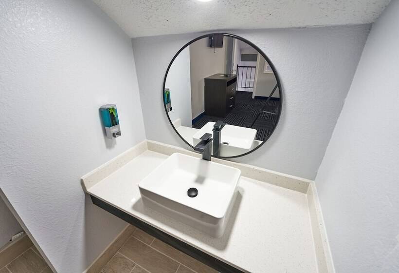 酒店 Admiralty Inn & Suites   A Red Collection