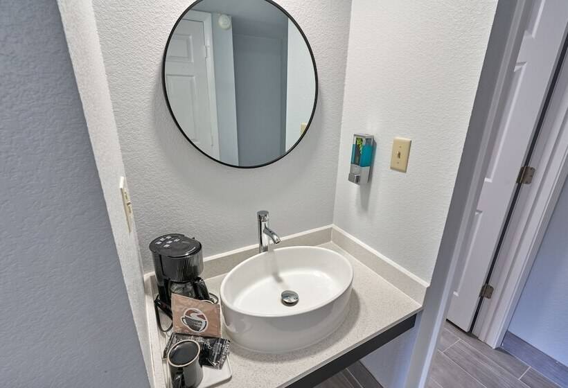 酒店 Admiralty Inn & Suites   A Red Collection