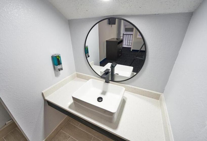 酒店 Admiralty Inn & Suites   A Red Collection