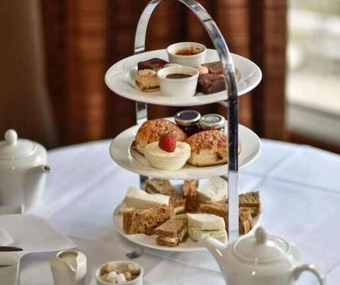 Отель The County