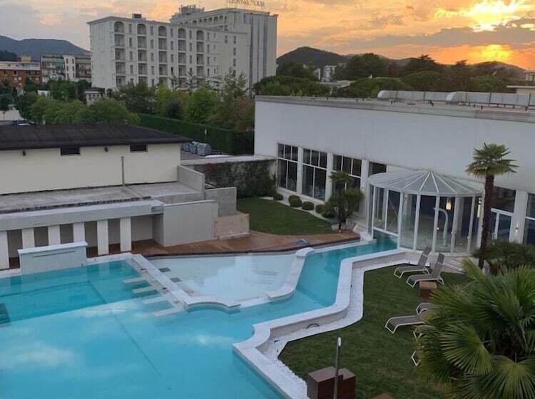 فندق Universal Terme