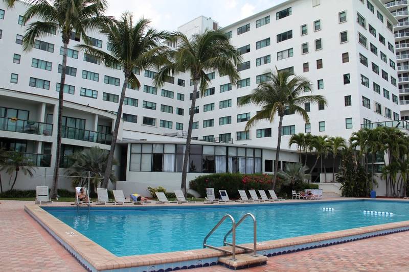هتل Waterfront Condo, Heated Pool, Direct Beach Access With Private Beach Chairs