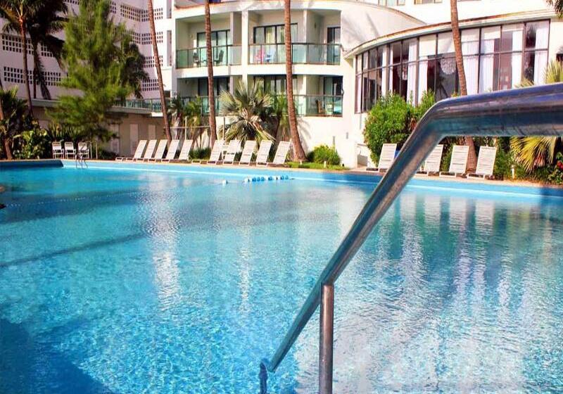 فندق Waterfront Condo, Heated Pool, Direct Beach Access With Private Beach Chairs