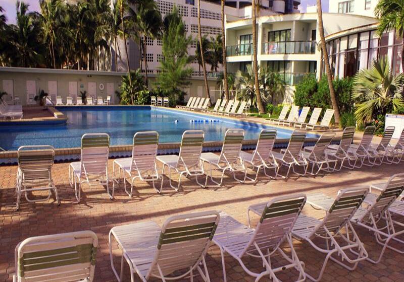 فندق Waterfront Condo, Heated Pool, Direct Beach Access With Private Beach Chairs