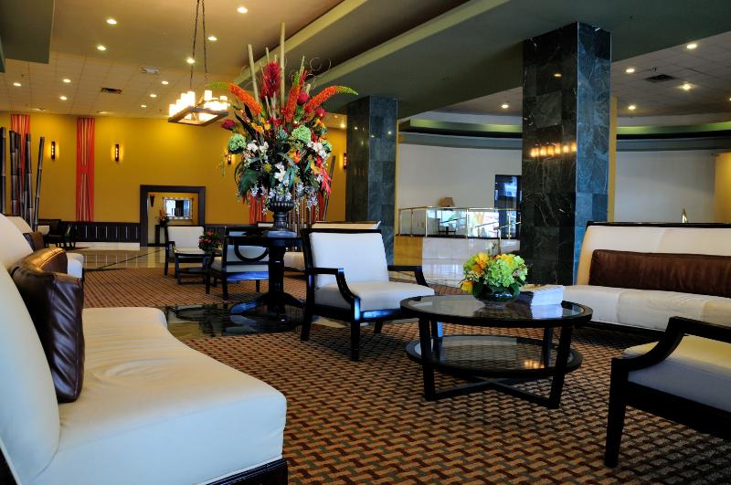 فندق Waterfront Condo, Heated Pool, Direct Beach Access With Private Beach Chairs