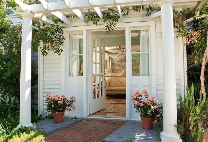 ホテル White Doe Inn Bed & Breakfast