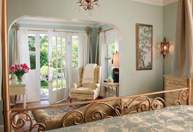 هتل White Doe Inn Bed & Breakfast