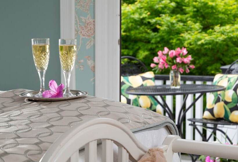 ホテル White Doe Inn Bed & Breakfast