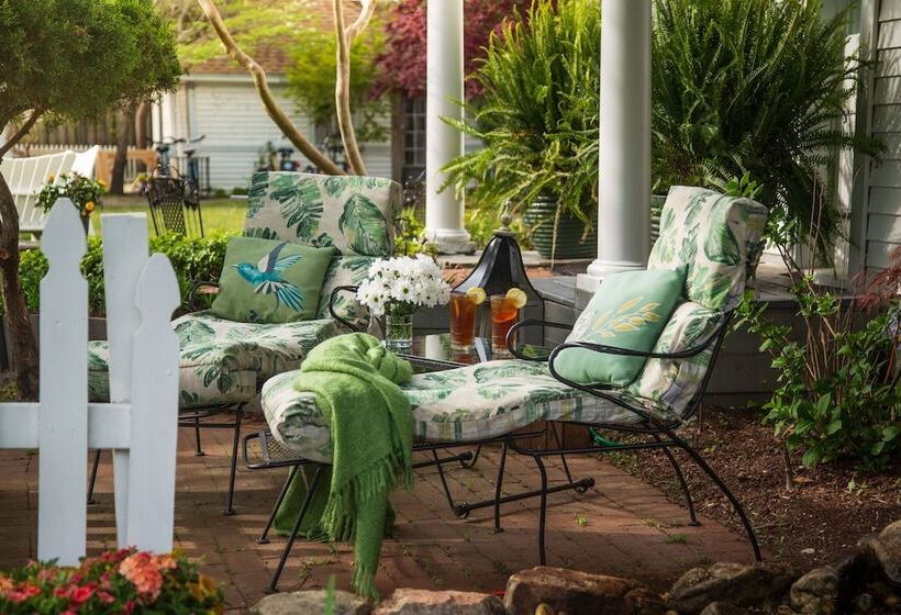 فندق White Doe Inn Bed & Breakfast