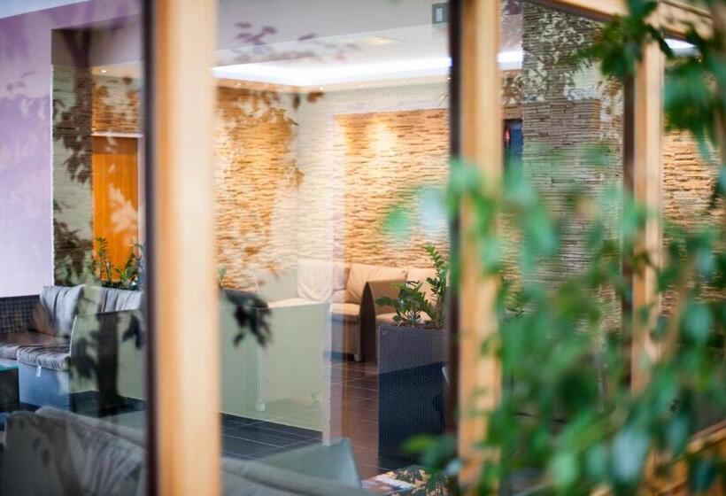 Резиденция Ceu Konferencia Központ