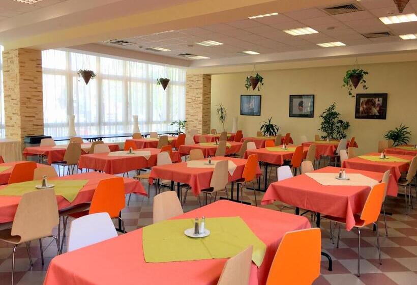 Резиденция Ceu Konferencia Központ