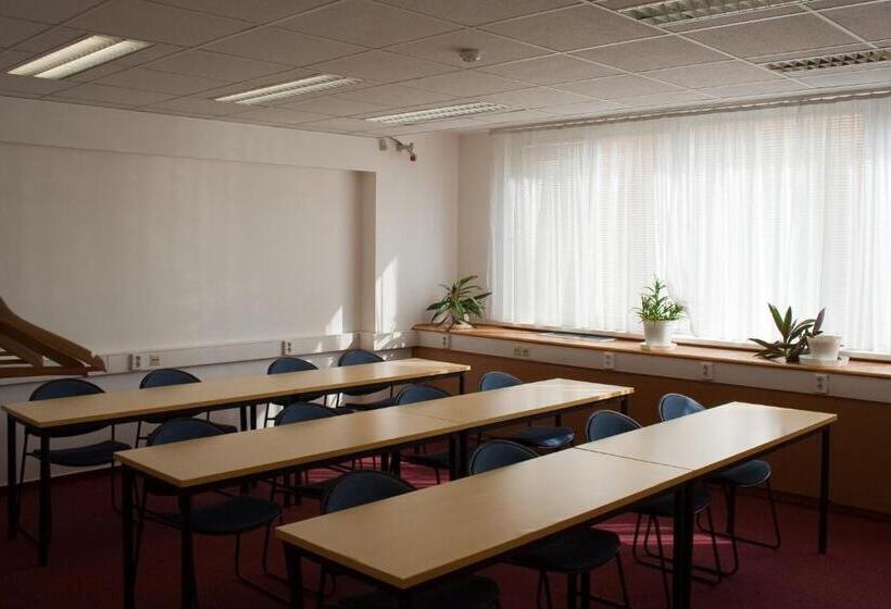 Резиденция Ceu Konferencia Központ