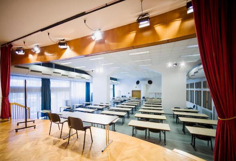 Резиденция Ceu Konferencia Központ