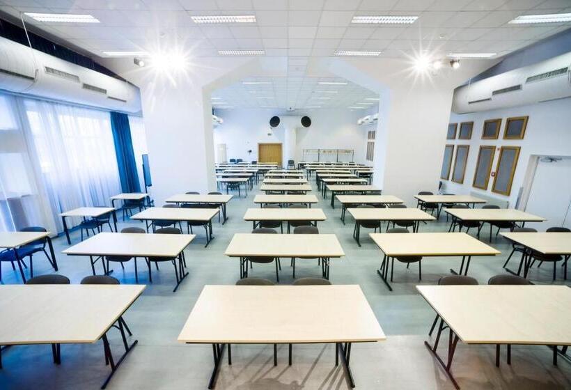 Резиденция Ceu Konferencia Központ