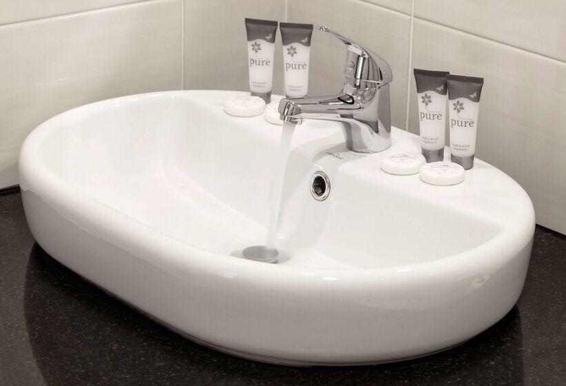 The Royal Hotel And Leisure Centre