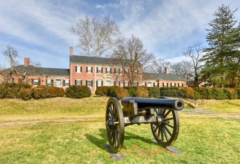 Clarion Hotel & Suites Convention Center Fredericksburg