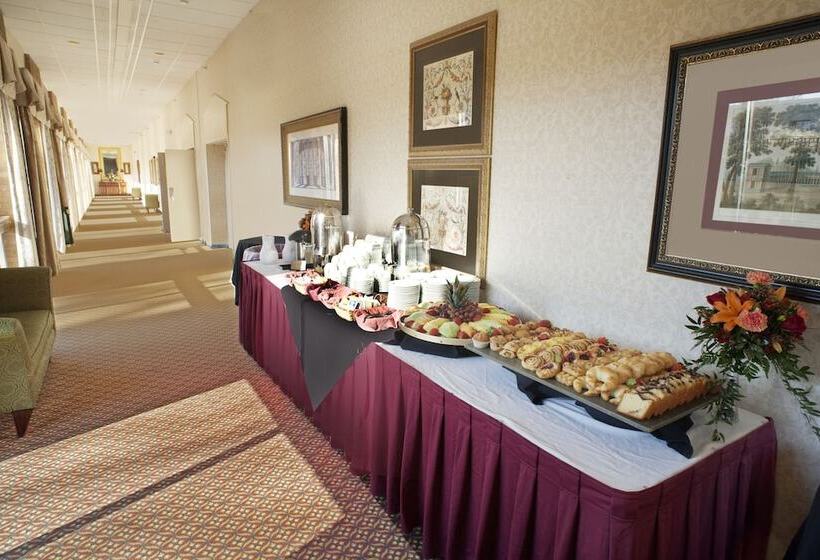 Clarion Hotel & Suites Convention Center Fredericksburg