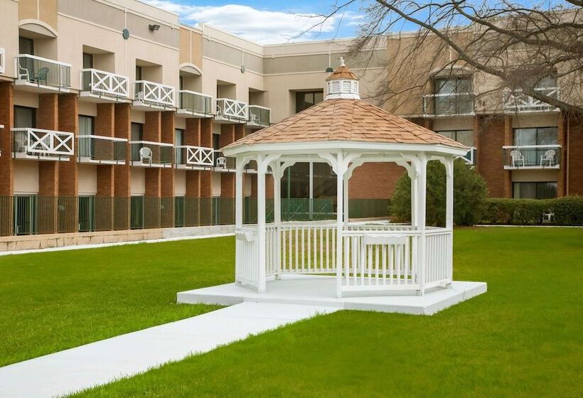 Clarion Hotel & Suites Convention Center Fredericksburg