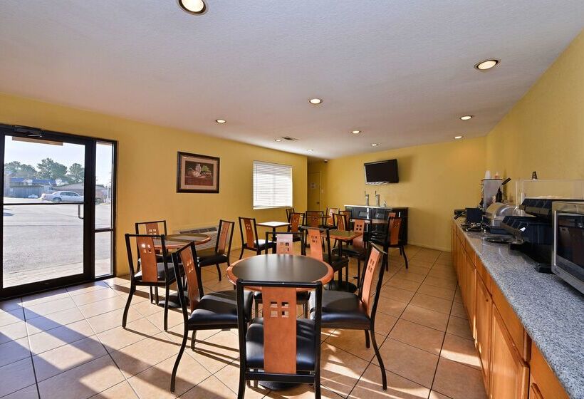 בית מלון כפרי Xecutive Inn And Suites