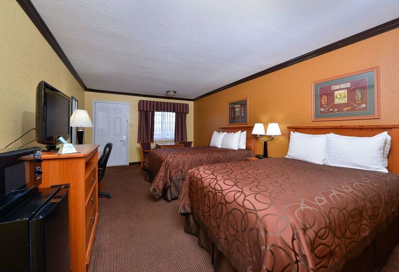 בית מלון כפרי Xecutive Inn And Suites