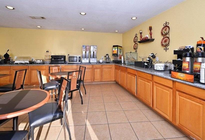 בית מלון כפרי Xecutive Inn And Suites