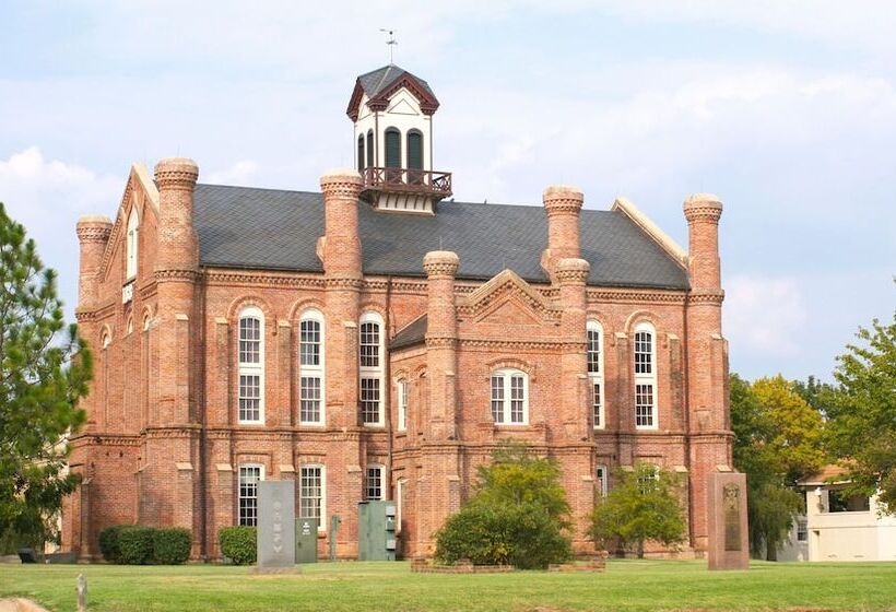 בית מלון כפרי Xecutive Inn And Suites