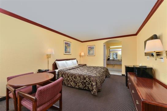 בית מלון כפרי Americas Best Value Inn