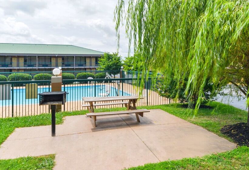 בית מלון כפרי Americas Best Value Inn Goodlettsville Nashville N