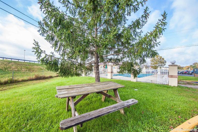 Отель Americas Best Value Inn Grayson