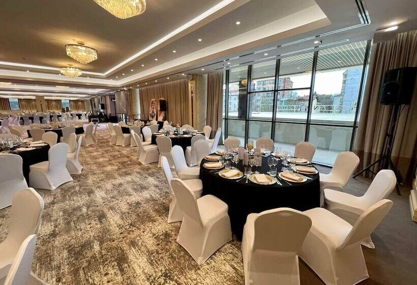 ホテル Astoria Grand