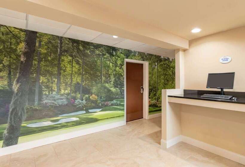 ホテル Baymont By Wyndham Augusta West