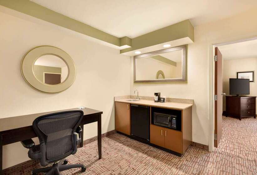 هتل Baymont By Wyndham Augusta West