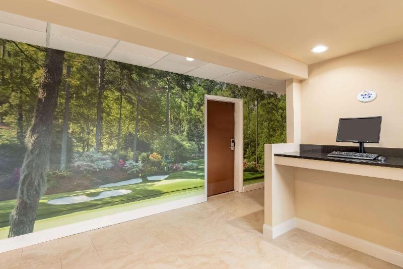 ホテル Baymont By Wyndham Augusta West