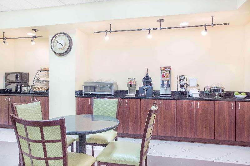 ホテル Baymont By Wyndham Augusta West