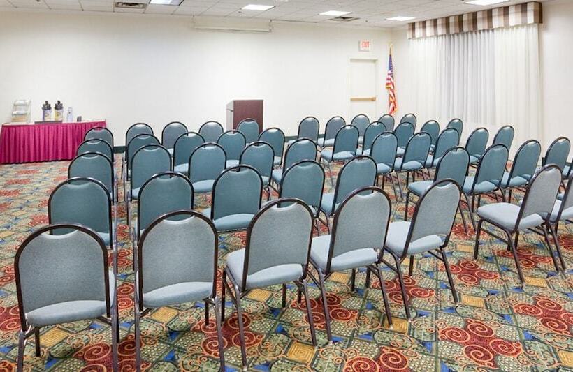 فندق Baymont By Wyndham East Windsor Bradley Airport