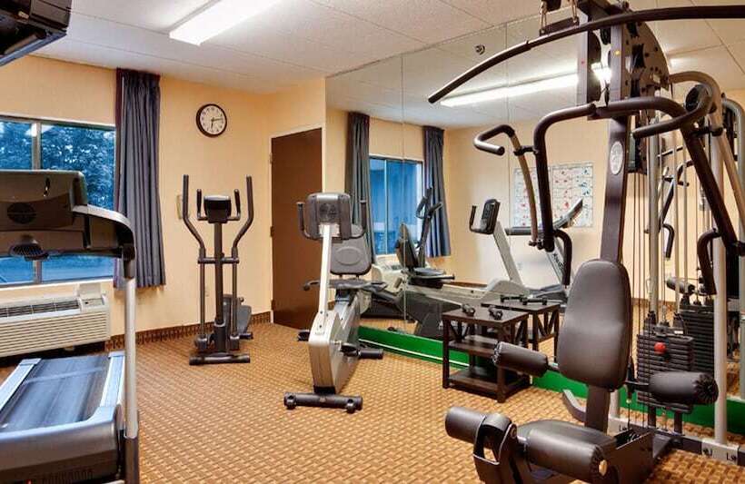 فندق Baymont By Wyndham East Windsor Bradley Airport