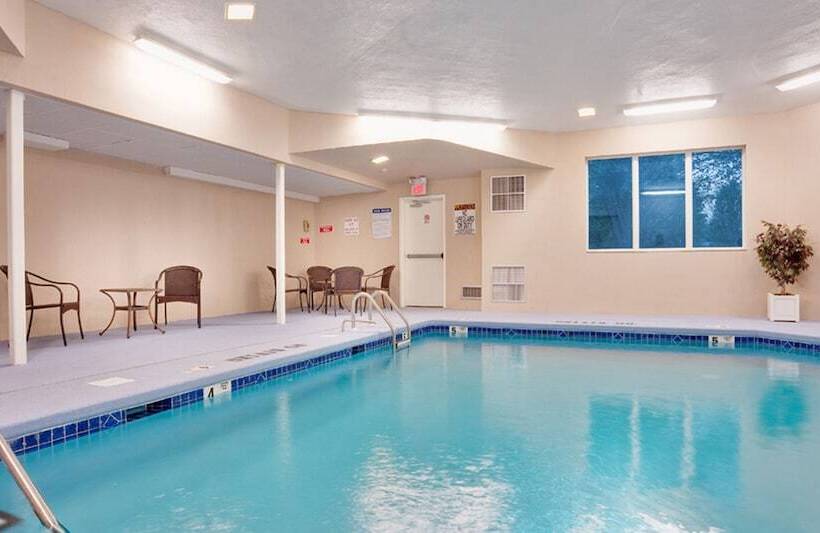فندق Baymont By Wyndham East Windsor Bradley Airport