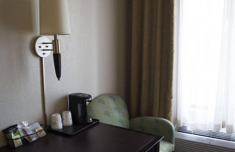 فندق Baymont By Wyndham East Windsor Bradley Airport