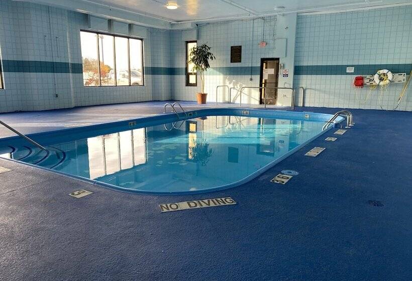 Отель Baymont By Wyndham Flint Airport North