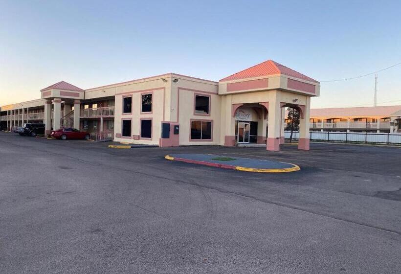 هتل Baymont By Wyndham Odessa University Area