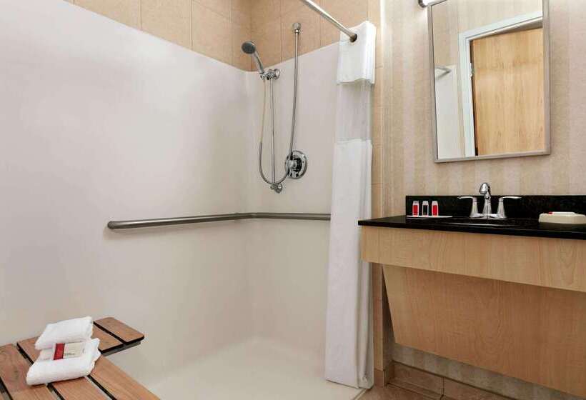 فندق Comfort Inn & Suites