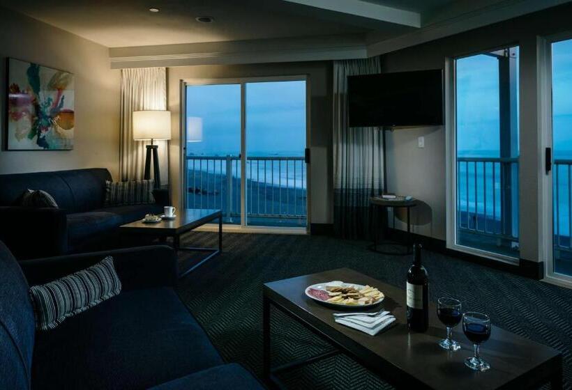 فندق Beachfront Inn