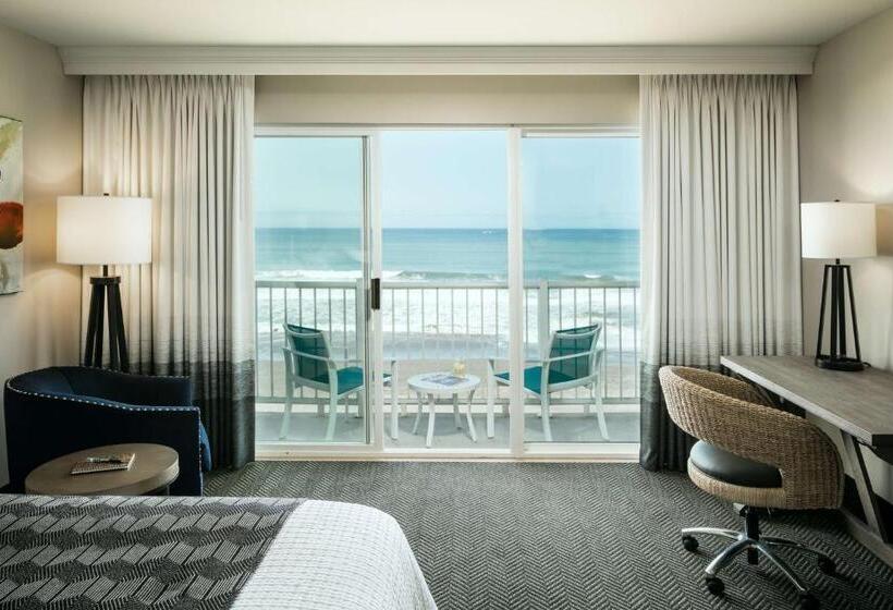 فندق Beachfront Inn
