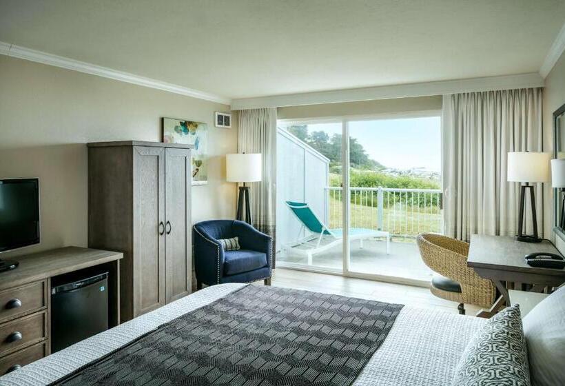 فندق Beachfront Inn