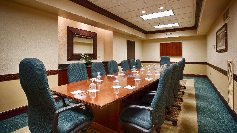 בית מלון כפרי Best Western Aku Tiki Inn